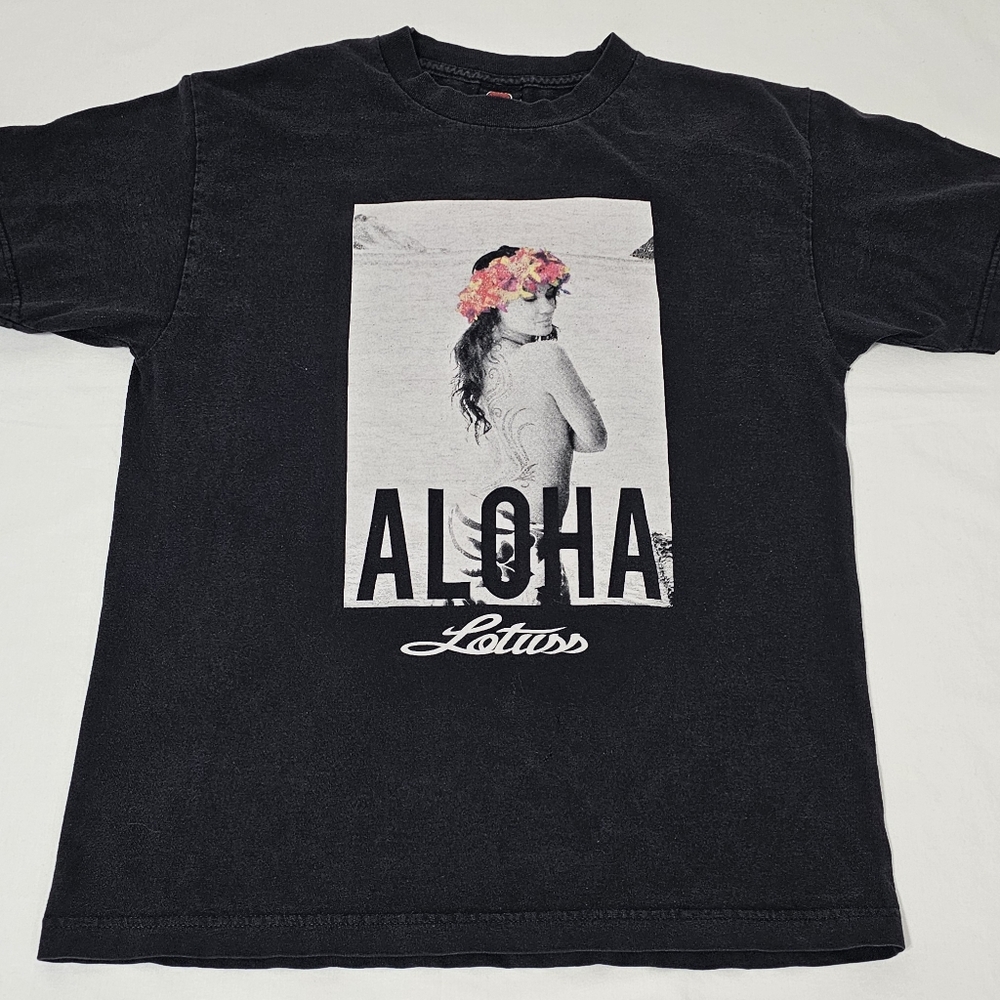Lotuss Black Graphic T-shirt with Aloha Print